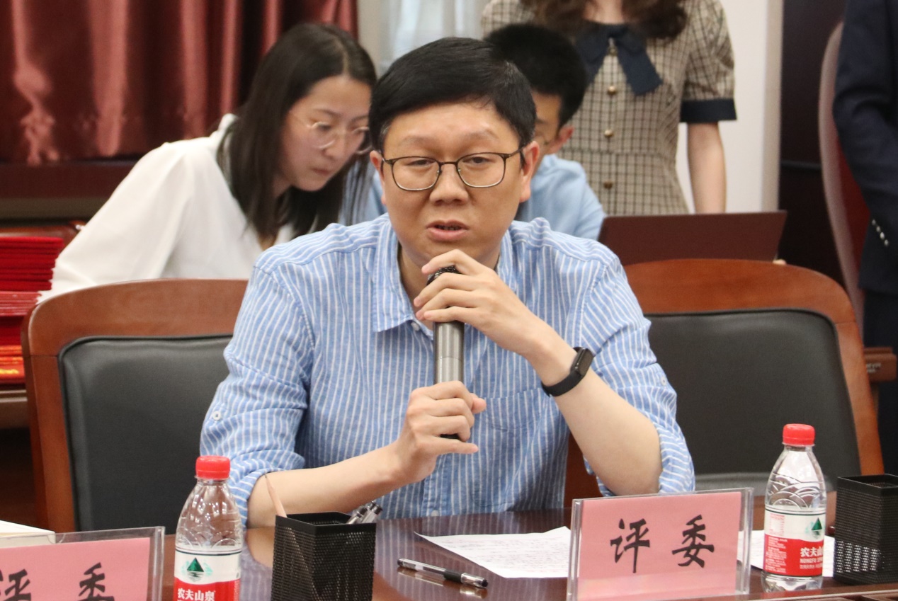 说明: E:\网站公众号维护\2021年\5月\0525MG冰球突破官网网站党委书记王桂为师生党员上党课\新建文件夹 (3)\IMG_2471.JPG